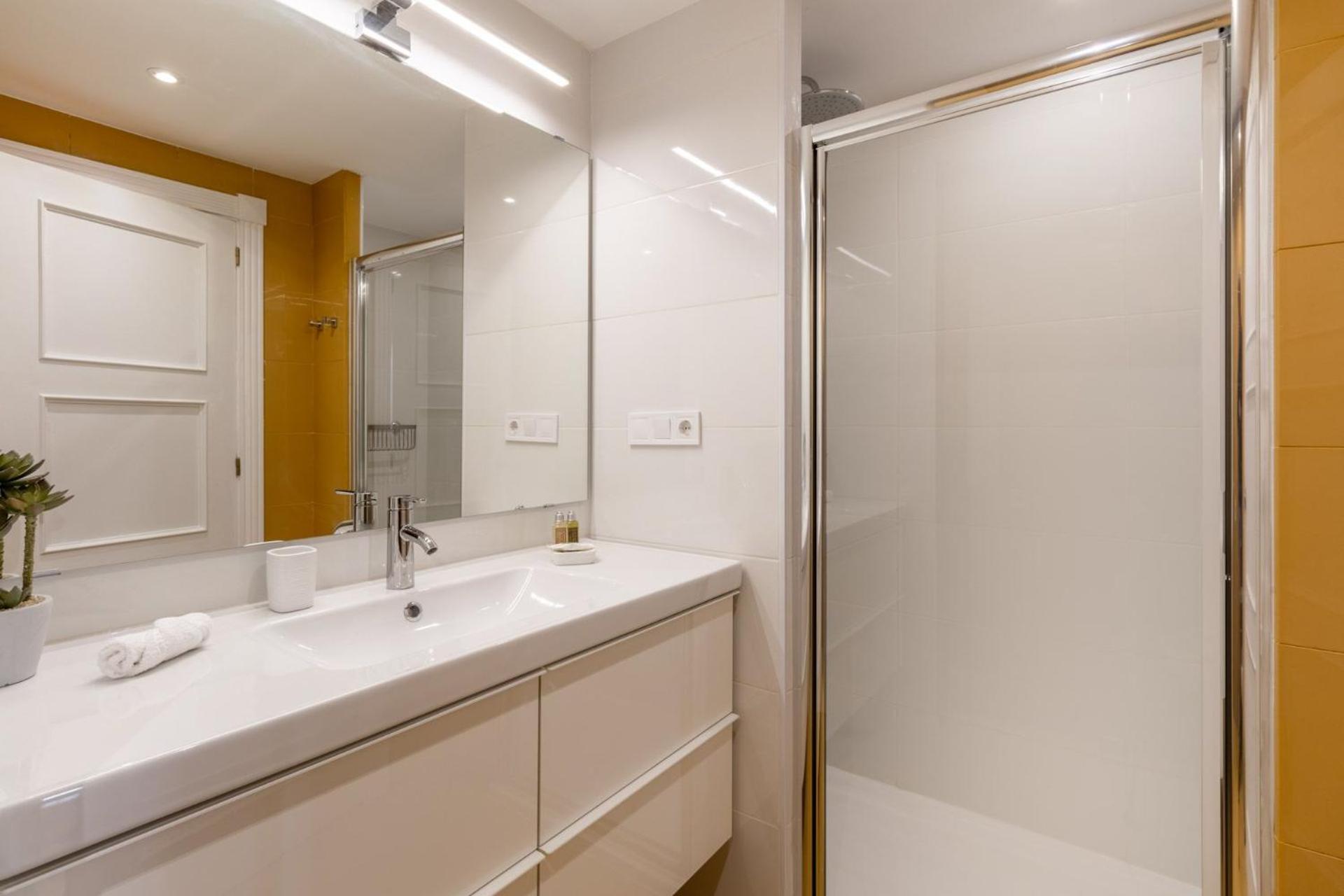 Bright For 4 With Stunning Views Princesa Ii Apartamento Madrid